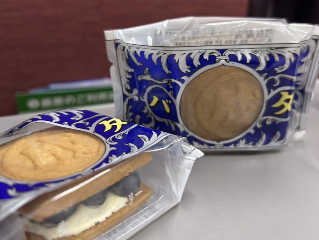 六花亭のブルーベリーサンド